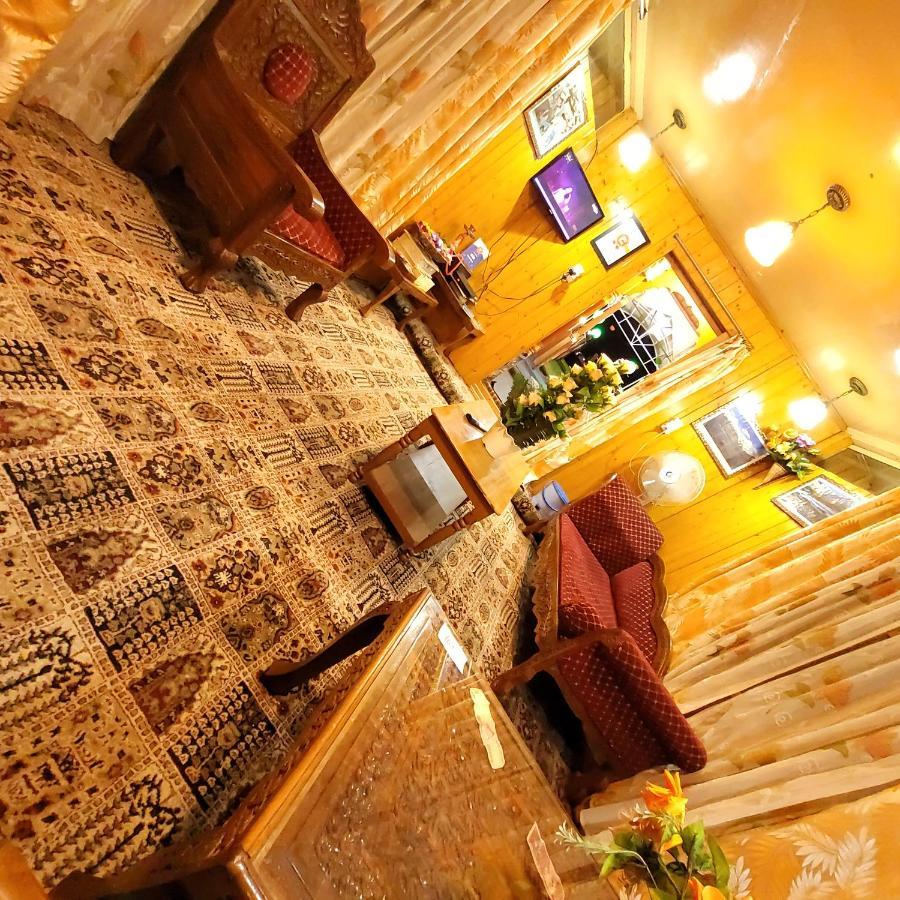 Tashkand Houseboat Srinagar  Bagian luar foto