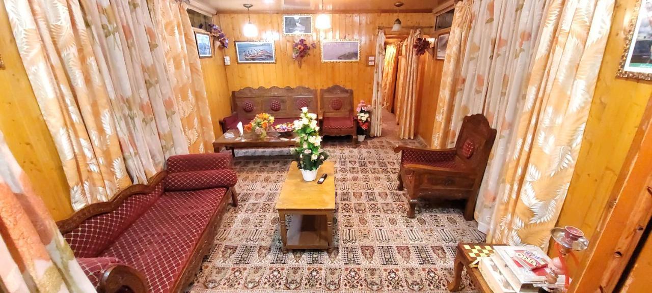 Tashkand Houseboat Srinagar  Bagian luar foto