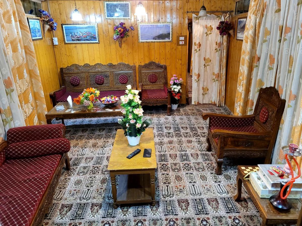 Tashkand Houseboat Srinagar  Bagian luar foto