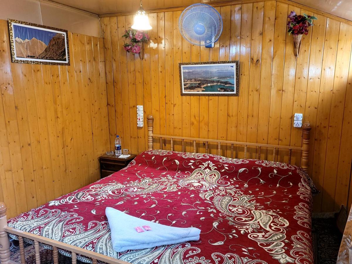 Tashkand Houseboat Srinagar  Bagian luar foto