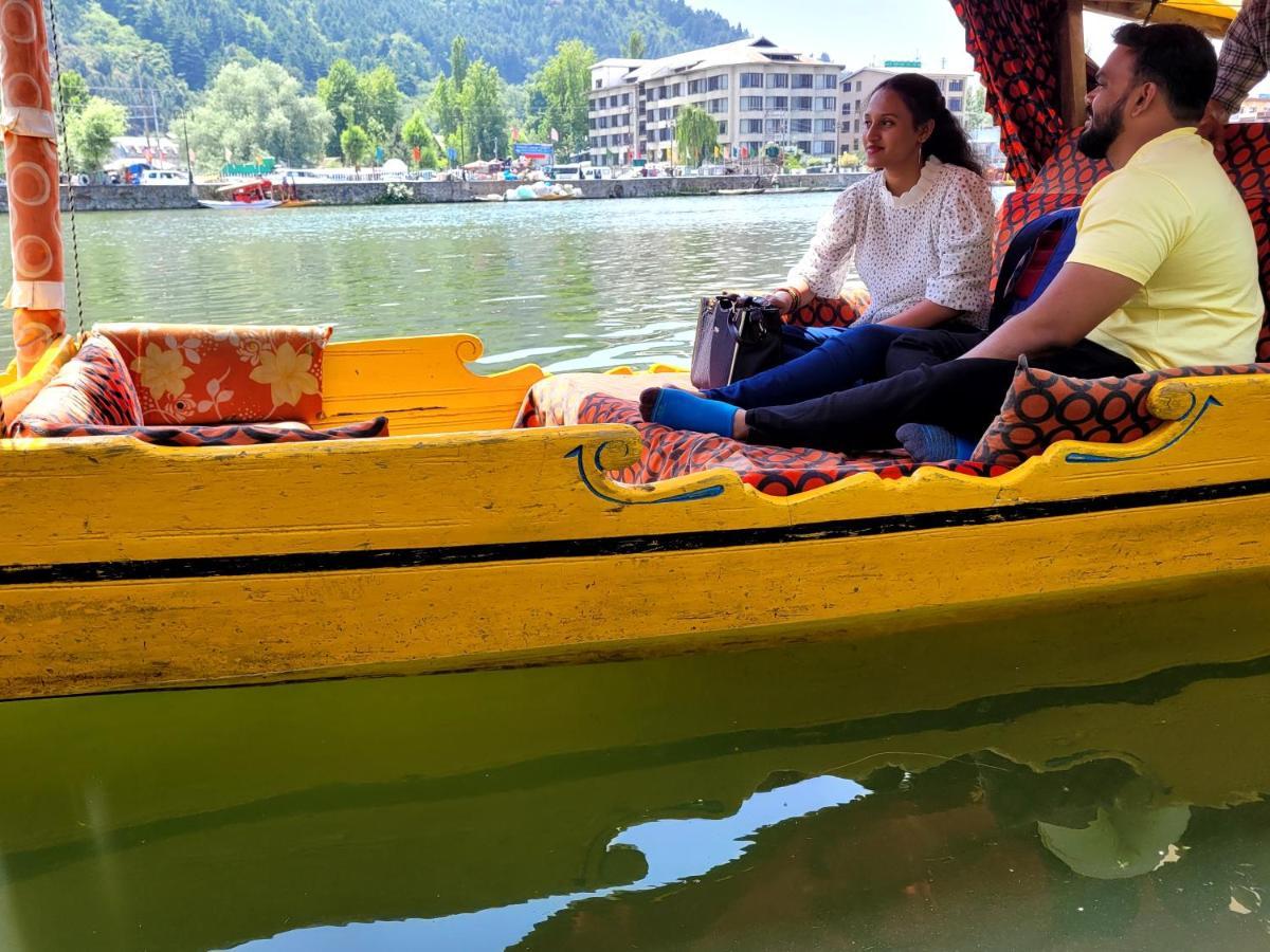 Tashkand Houseboat Srinagar  Bagian luar foto