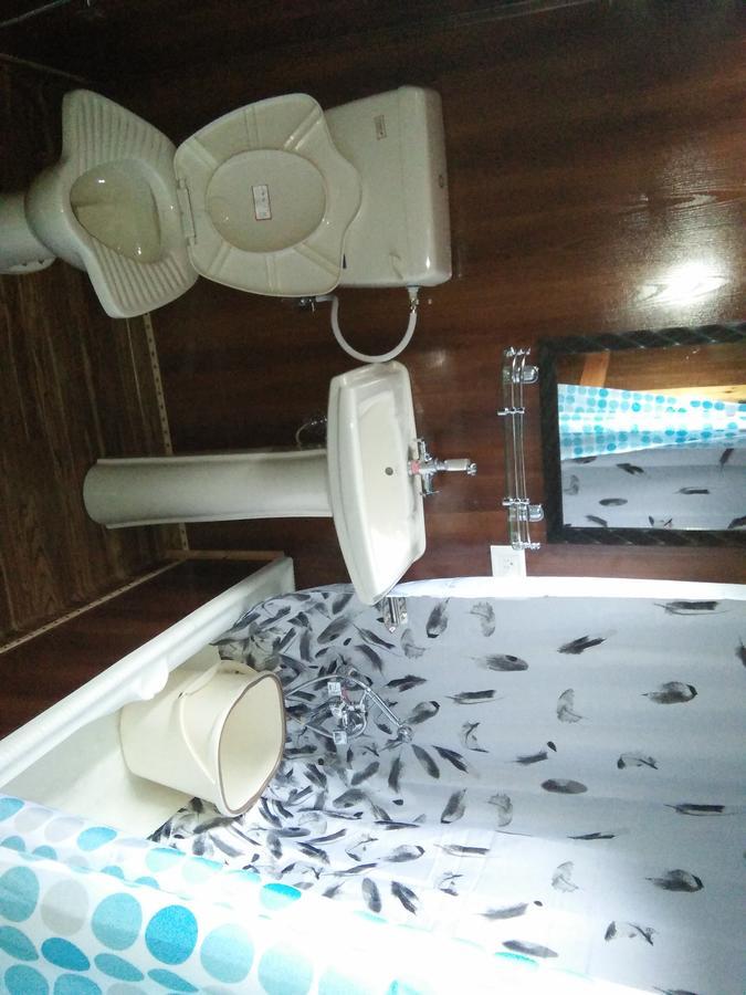 Tashkand Houseboat Srinagar  Bagian luar foto